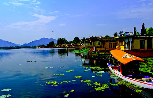 Kashmir Boat Ride on Dal Lake 