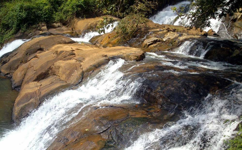 Aruvikkuzhi Waterfalls