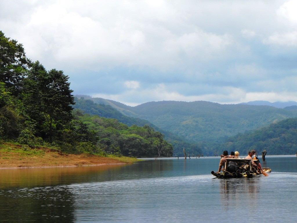 bamboo rafting in periyar