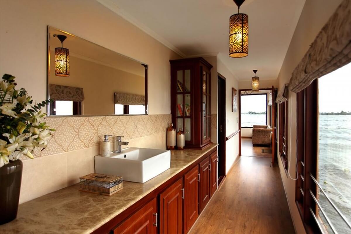 Kerala Houseboat Facilities