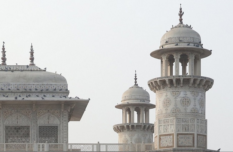 Chhatris of Itimad Ud Daulah Tomb