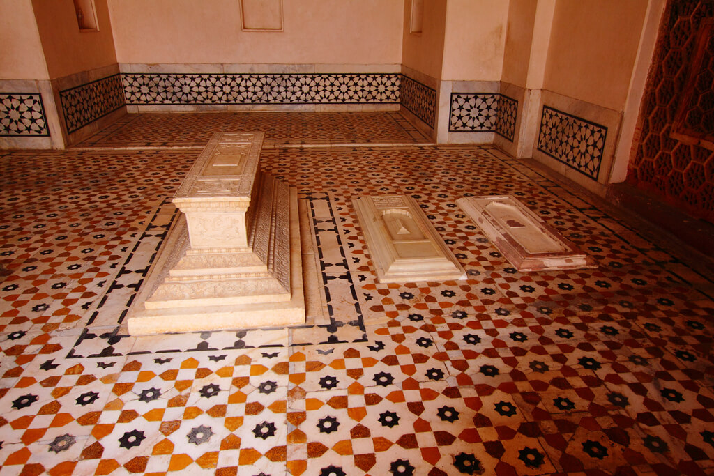 Grave Inside Akbar's Tomb