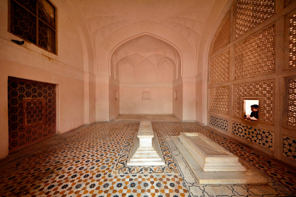 Jali Works at Walls of Cenotaph Floor