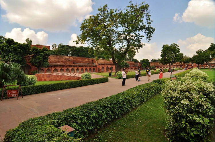 Tomb of Itimad-Ud-Daulah Garden